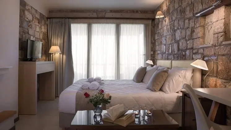 Oda, Deniz Manzaralı (1st floor, stair access only)