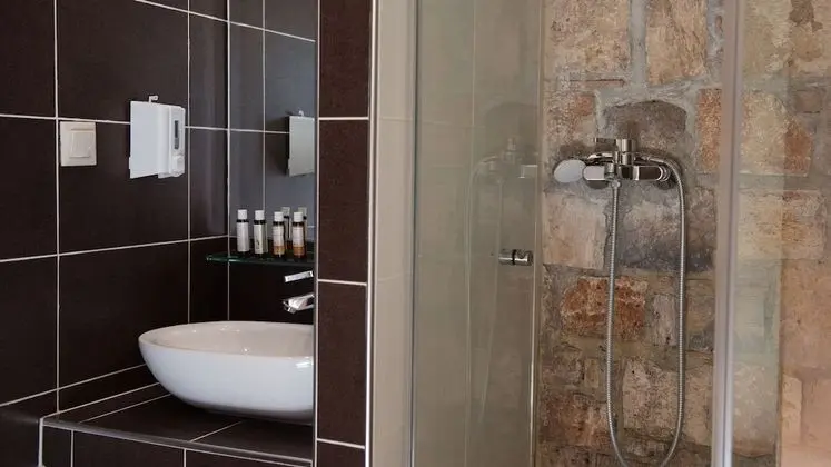 Oda, Deniz Manzaralı (1st floor, stair access only)