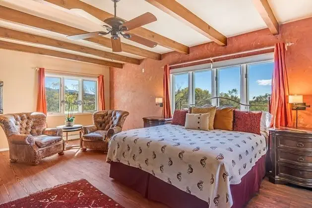 Ev (Encantada - Spacious and Luxurious Ho)
