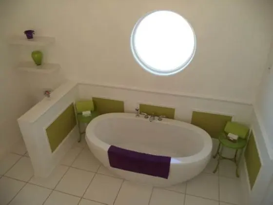 Oda (King Room Ensuite Bath)