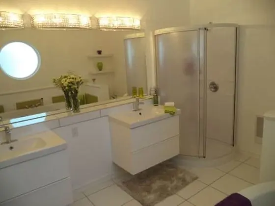 Oda (King Room Ensuite Bath)