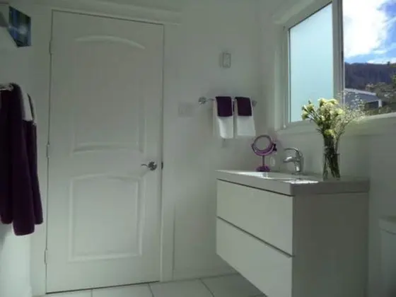Oda (Queen Room Ensuite Bath)