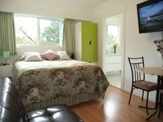 Oda (Queen Room Ensuite Bath)
