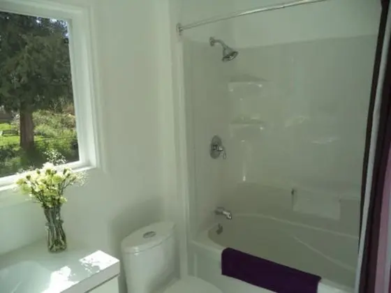Oda (Queen Room Ensuite Bath)