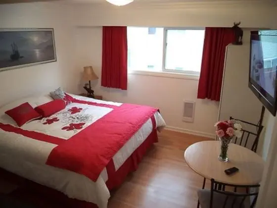 Oda (Queen Room with Shared Bath)