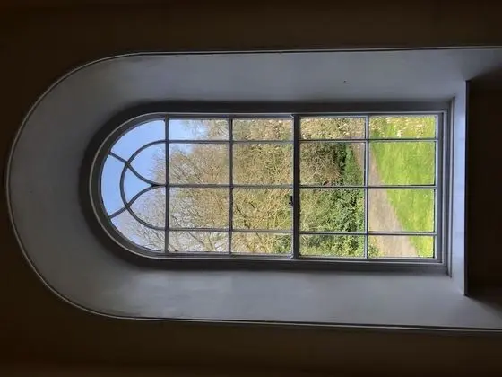 Superior Ev, Özel Banyo (The East Wing)