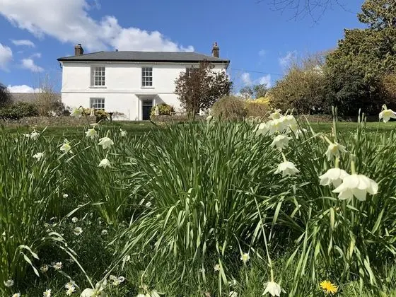 Superior Ev, Özel Banyo (The East Wing)