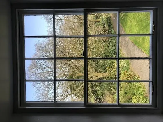 Superior Ev, Özel Banyo (The East Wing)