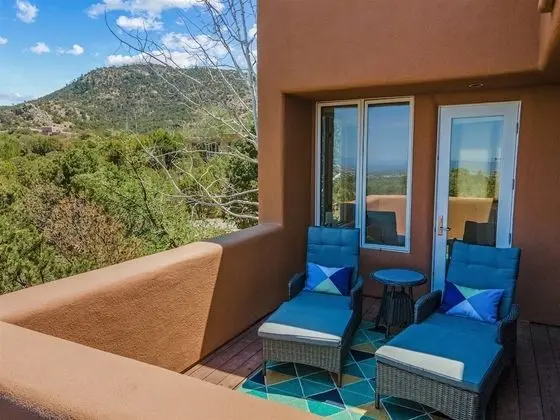Ev (Enchantment - Stunning Views, Fantast)