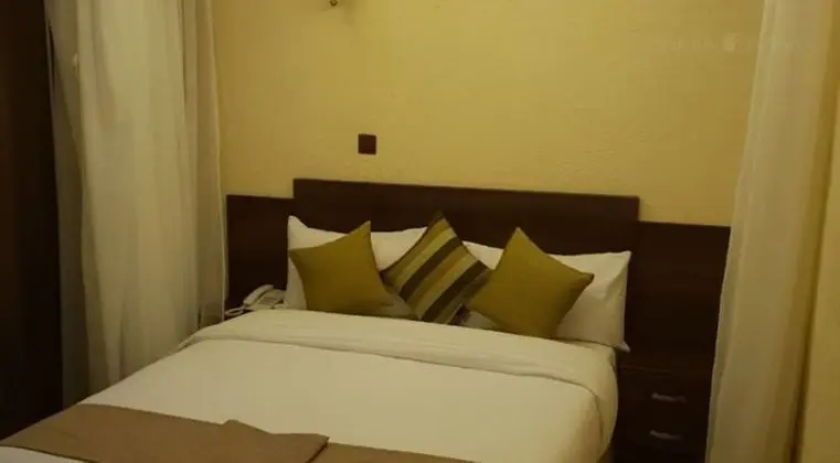 Standard Tek Büyük Yataklı Oda