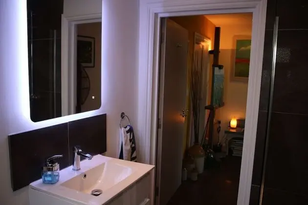 Tek Büyük Yataklı Oda, Ortak Banyo