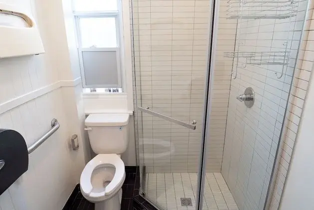 Deluxe Tek Büyük Yataklı Oda, Ortak Banyo