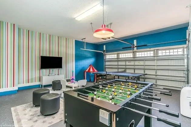 8 Bedroom Vacation Home with Pool (2114)