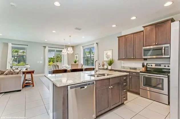 8 Bedroom Vacation Home with Pool (2114)