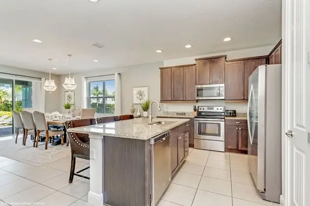 8 Bedroom Vacation Home with Pool (2114)
