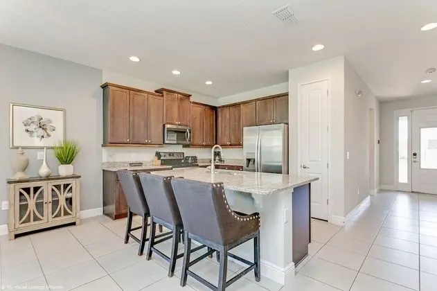 8 Bedroom Vacation Home with Pool (2114)