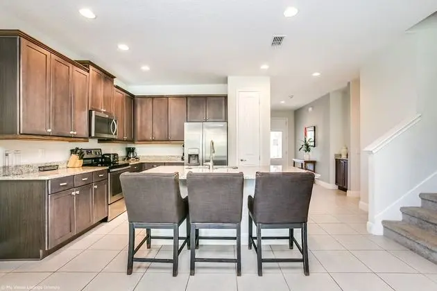 8 Bedroom Vacation Home with Pool (2114)