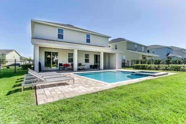 8 Bedroom Vacation Home with Pool (2114)