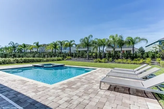 8 Bedroom Vacation Home with Pool (2114)