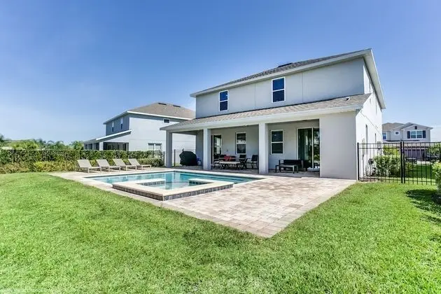 8 Bedroom Vacation Home with Pool (2114)