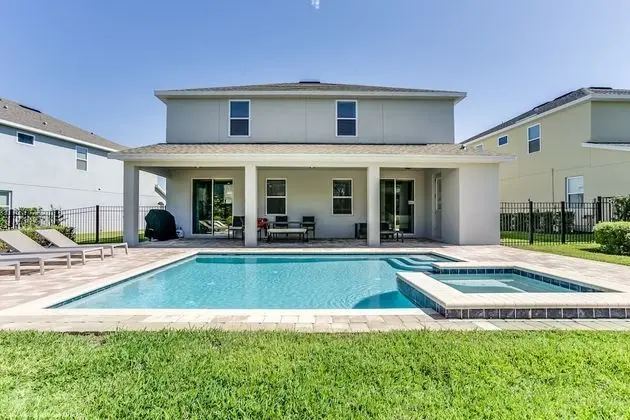 8 Bedroom Vacation Home with Pool (2114)
