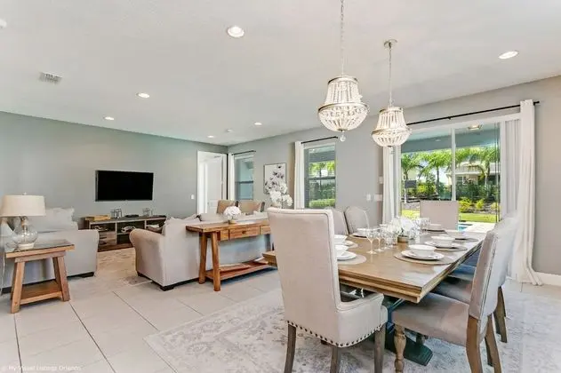8 Bedroom Vacation Home with Pool (2114)