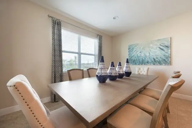 5 Bedroom Home Westside, Private Pool