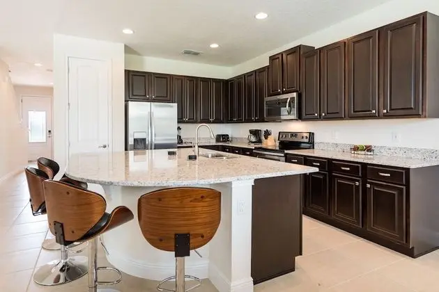 5 Bedroom Home Westside, Private Pool