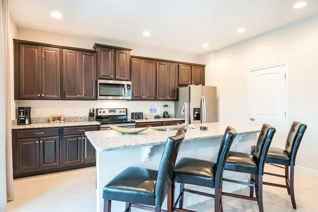 6 Bedroom Home Westside, Private Pool