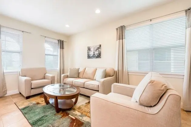 6 Bedroom Home Westside, Private Pool