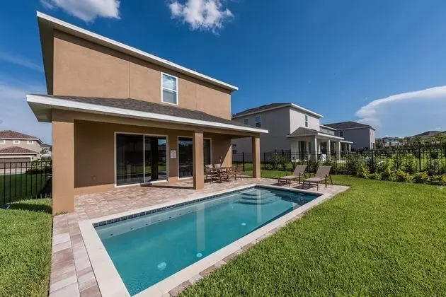 6 Bedroom Home Westside, Private Pool