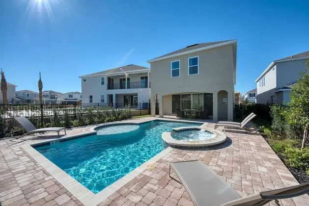 6 Bedroom Home Westside, Private Pool