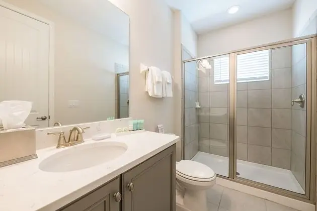 6 Bedroom Home Westside, Private Pool