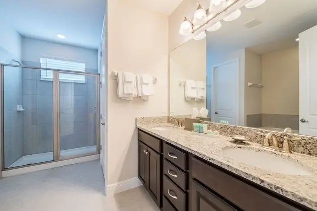 6 Bedroom Home Westside, Private Pool