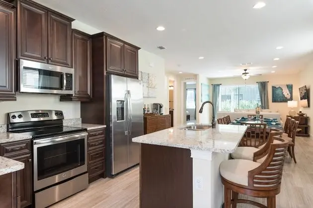 8 Bedroom Home Westside, Private Pool