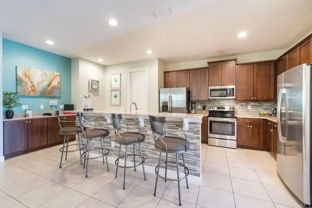 8 Bedroom Home Westside, Private Pool