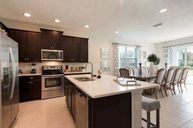 8 Bedroom Home Westside, Private Pool