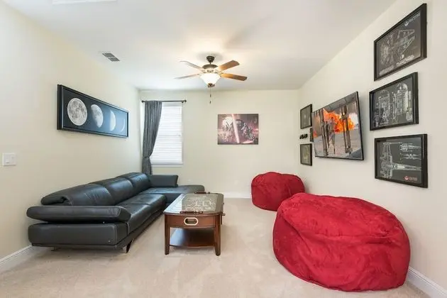 8 Bedroom Home Westside, Private Pool