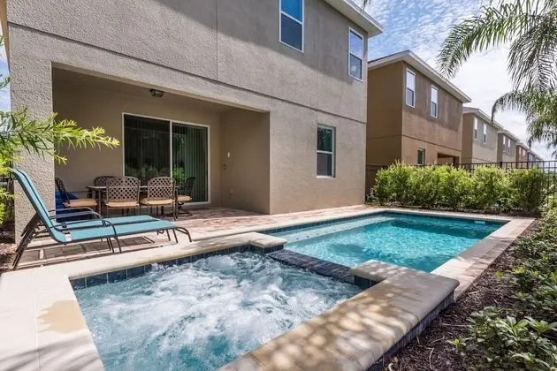 8 Bedroom Home Westside, Private Pool