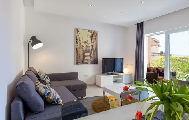 Family Apart Daire, 1 Yatak Odası, Havuz Manzaralı, Avlu