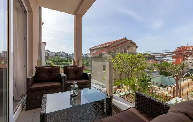 Family Apart Daire, 1 Yatak Odası, Havuz Manzaralı, Avlu