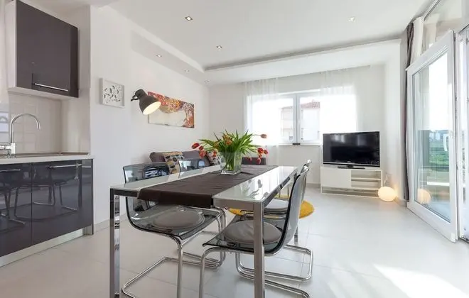 Family Apart Daire, 2 Yatak Odası, Teras, Havuz Manzaralı