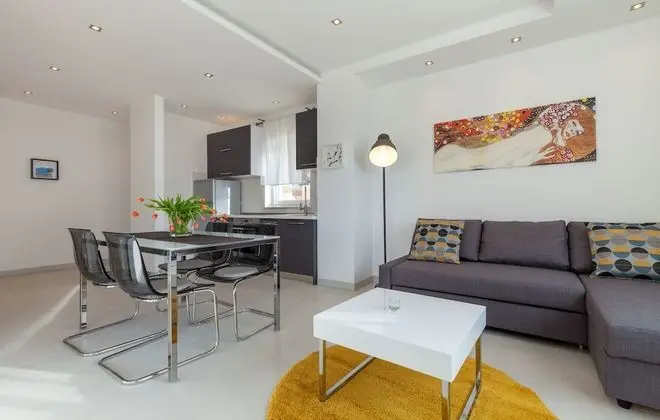 Family Apart Daire, 2 Yatak Odası, Teras, Havuz Manzaralı