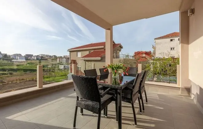 Family Apart Daire, 2 Yatak Odası, Teras, Havuz Manzaralı