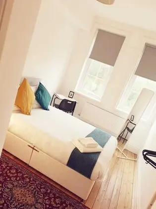 Tek Büyük Yataklı Oda, 1 Çift Kişilik Yatak