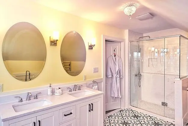 Luxury Tek Büyük Yataklı Oda