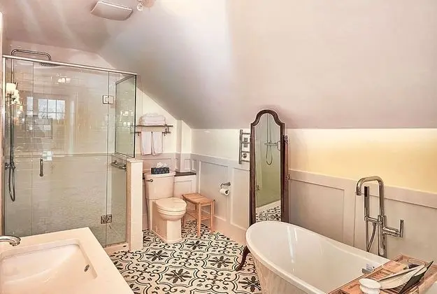 Luxury Tek Büyük Yataklı Oda