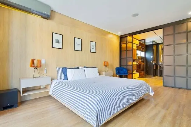 Luxury Oda