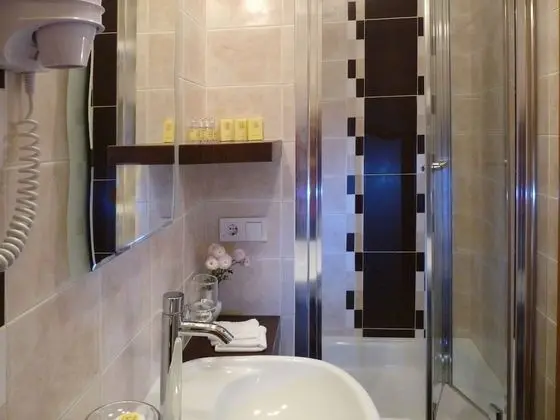 Standard Tek Büyük veya İki Ayrı Yataklı Oda