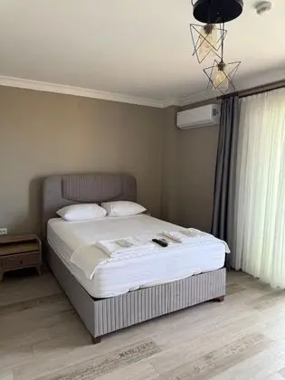 Standart Oda, Kara veya Kısmi Deniz Manzaralı, Balkonlu